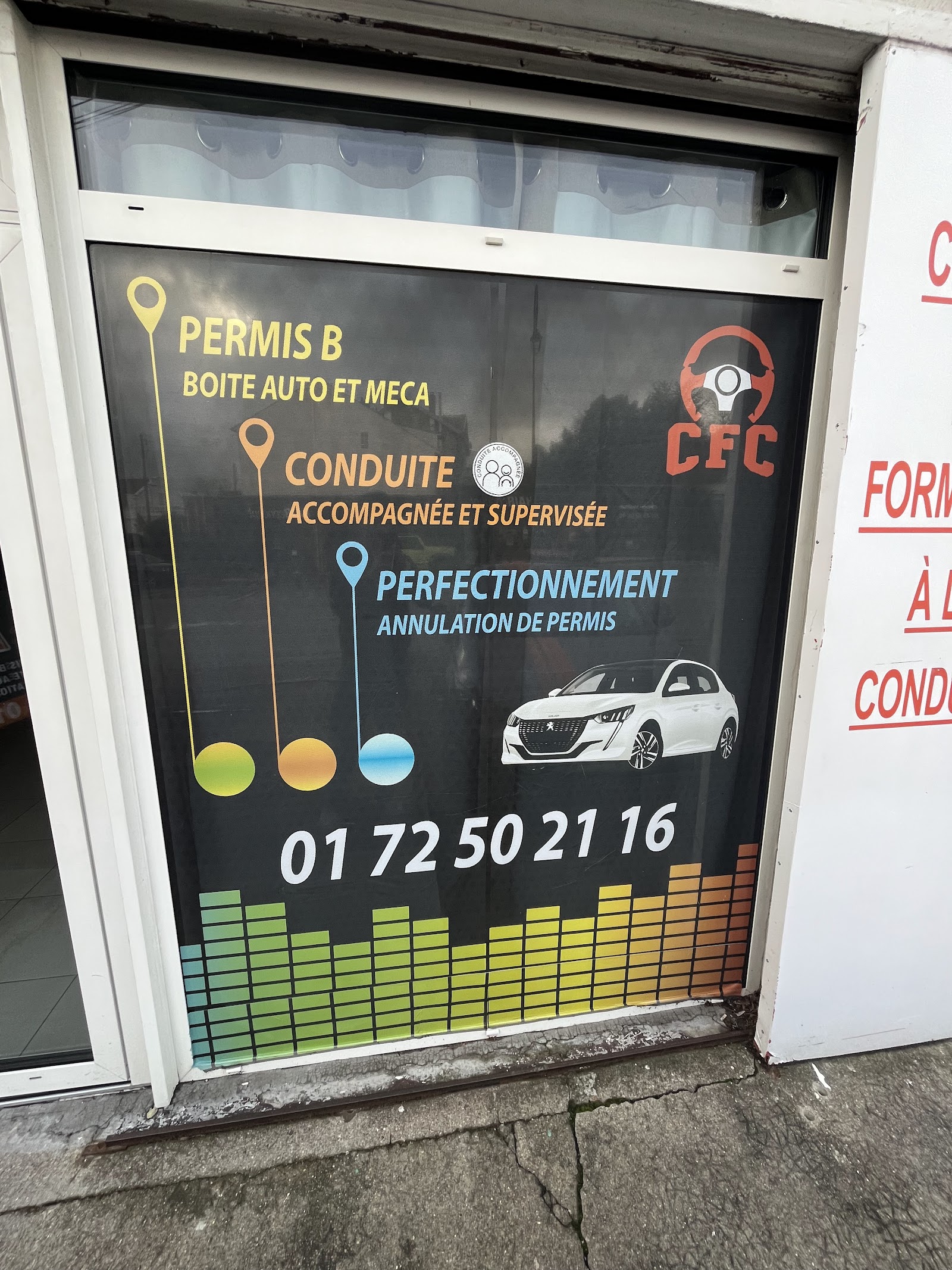 La vitrine de l'auto-école : permis B boîte auto et méca, conduite accompagnée et supervisée, perfectionnement et annulation de permis, logo CFC en forme de volant.